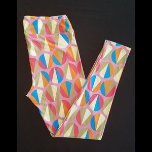 LulaRoe Leggings size Tall & Curvy
